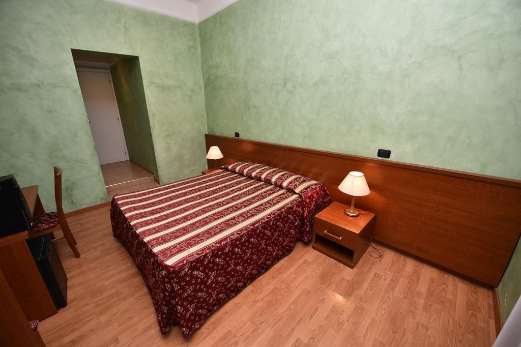 Al Centro Storico Di Roma Bed & Breakfast ภายนอก รูปภาพ