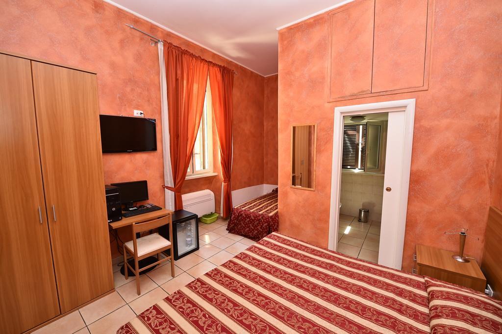 Al Centro Storico Di Roma Bed & Breakfast ภายนอก รูปภาพ